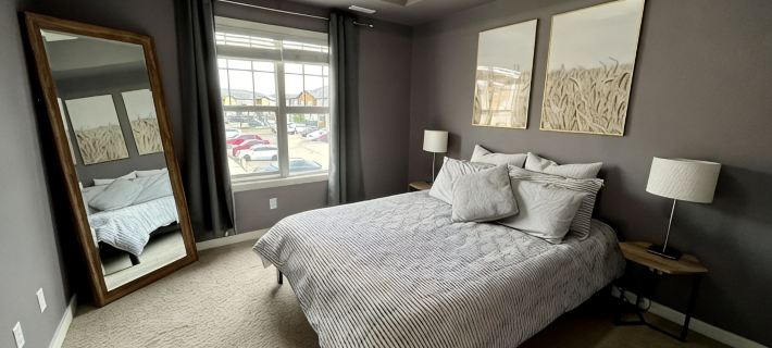 Modern Luxurious 2 BR Condo + Pool + Hot Tub + Games Room + Gym Hotel di Saskatoon