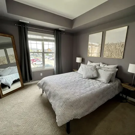 Modern Luxurious 2 BR Condo + Pool + Hot Tub + Games Room + Gym