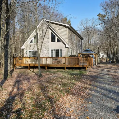 Cozy Poconos Chalet - w/Hot Tub, Sauna, & Lake Access!
