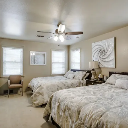 Harmony Home - 4/2 sleeps 11, 1 mile to Texas Tech