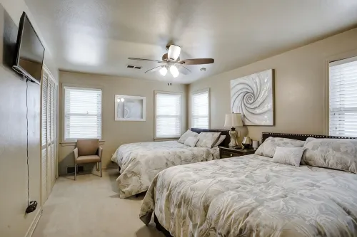 Harmony Home - 4/2 sleeps 11, 1 mile to Texas Tech - 방갈로