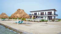 Seafront, 4 bedroom private villa, 10 guests, family vacation, activities nearby - Villas