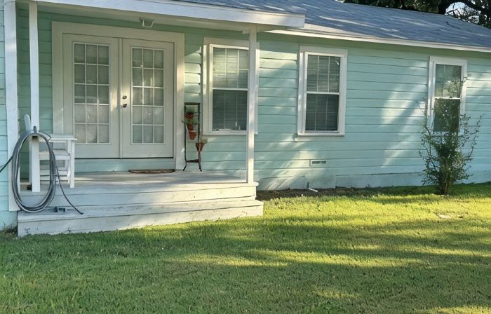 Gorgeous quiet and cozy 3 bedroom/ 2 bathroom home awaits you!