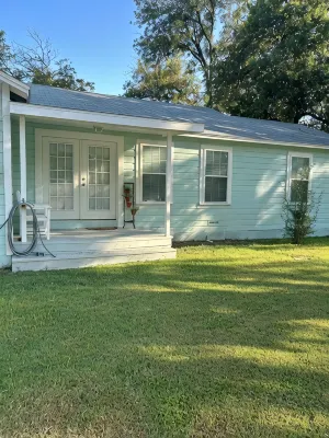 Gorgeous quiet and cozy 3 bedroom/ 2 bathroom home awaits you! - Wi-Fi