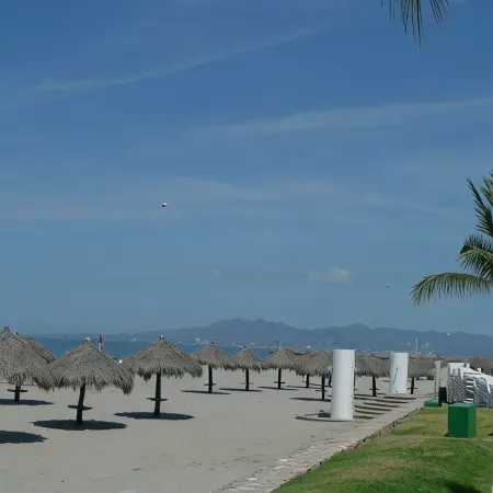Luxurious newly renovated BeachFront Condo & Vidanta Membership