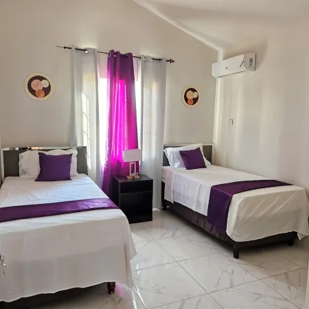 Chillax Portmore. Centrally located, beaches and  restaurants close by.