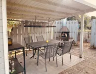 Charming Holiday House - Homestays
