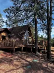 Beautiful cabin, stunning view, spacious deck. Price includes cleaning fee, etc.