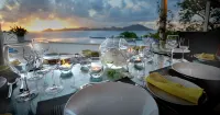 Secluded, exclusive, totally private luxury villa overlooking the prettiest bay. - 4성급