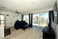 Madiera2 Waterfront & 2-3 minutes' Walk to the Beach - Apartments