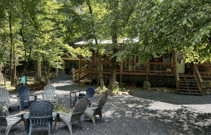 Anderson Paradise Cabin in Albert Pike Recreational Area, Caddo Gap Arkansas