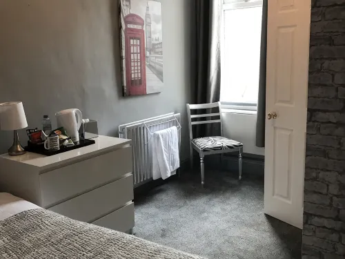 Kingsmere Guest House - parcheggio