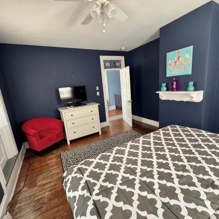 Pet-Friendly Condo in Cape May Historic District - 2 Bedroom with AC and Kitchen