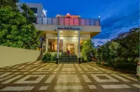 Saibaba International Supreme Hotel - parking