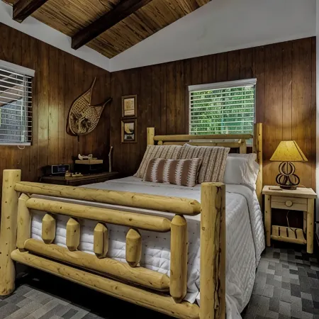 Vintage Smith Lake Retreat!