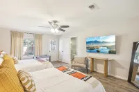 7Min to Texas A&M Cozy 7 Beds, w/ Billiards & Firepit Oasis - 4-Star