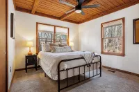 Woodland Cottage - Stunning Views - Wine Country - 20 mins to Downtown