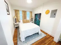 Central Location  Beach Access BBQ  Patio Cottage - 4 stjerner