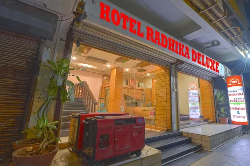 Hotel Radhika Deluxe - ที่มีบาร์