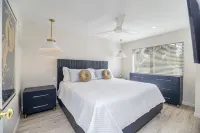 1 Block to Beach, Heart of Old Naples, Newly Renovated, Perfect Location - Private Pools