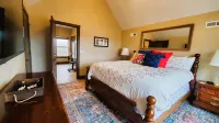 Life Is an Adventure! Lake & Mountain View, Private Hot Tub, Game Room - 4つ星