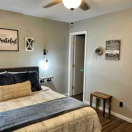 Beechside Breeze Luxury Condo with pool & hot tub
