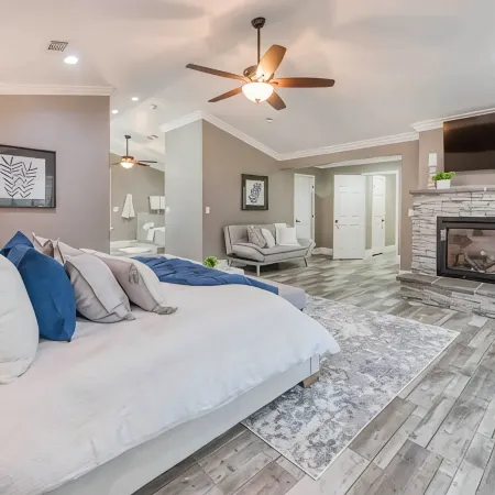 Modern 4-bedroom Villa w/ Pool/Spa & Private Park