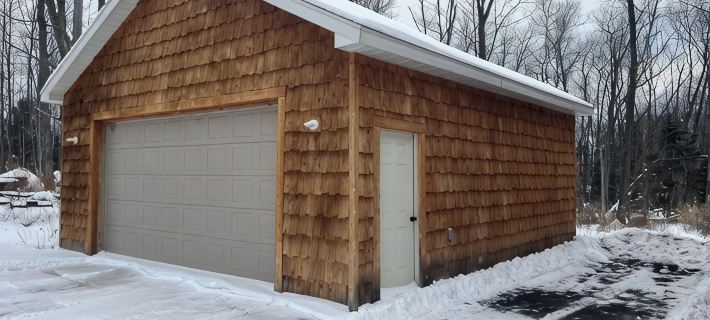 Six bedroom home with a hot tub, pool and an outdoor bar on a two acre lot. Hotels in Marquette