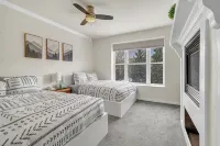 Double Queen Suite  - Five Guests - Secluded Views