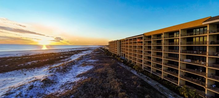 Top Floor with Penthouse Views! Beachfront- 2 Bdrm-2 Bath, 2 Pools and Hot Tub! Mobile İlçesi otelleri
