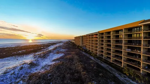 Top Floor with Penthouse Views! Beachfront- 2 Bdrm-2 Bath, 2 Pools and Hot Tub! - 4-Star