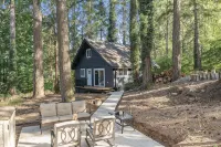 FREE Hot Tub Use + LV 2 EV Charging! Cozy Cabin - 5 min from Belfair State Park - Chalets