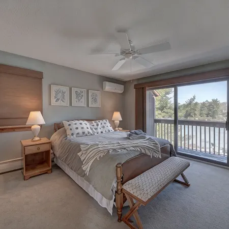 Private Lakefront on Fairview Lake - Sleeps 6-8