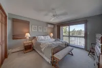 Private Lakefront on Fairview Lake - Sleeps 6-8 - Balcony