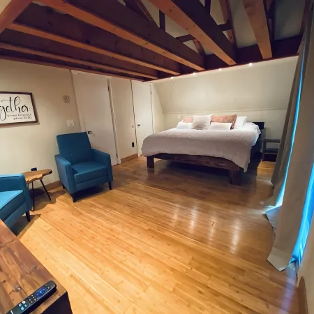 Mountain Retreat Masthope-Ski-Boat-Swim. Walk to ski slopes-pools - Pet Friendly