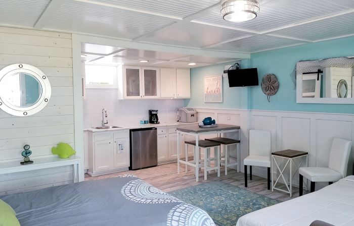 Cozy Studio Condo, short walk to Downtown Saugatuck, courtyard water view