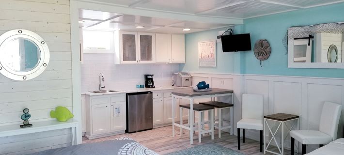 Cozy Studio Condo, short walk to Downtown Saugatuck, courtyard water view Hotels in Saugatuck