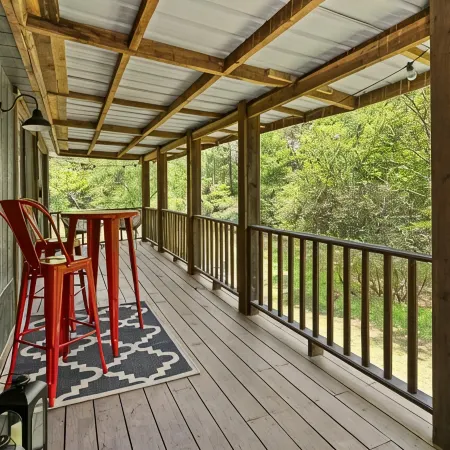 Creekside Vibes - 1 Bedroom Cozy Cabin w/ Outdoor Fire Pit + Pet Friendly!