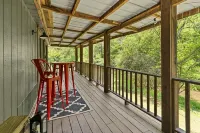 Creekside Vibes - 1 Bedroom Cozy Cabin w/ Outdoor Fire Pit + Pet Friendly! - Chalets