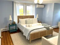 Downtown Historical Bristol Seaside Cottage w Front Row Seats to 4th July Parade - 4 stjerner