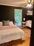 Private Mountain Haven: Hot Tub, Hiking & Activities Nearby - Homestays