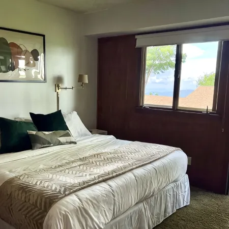 Mountain Getaway! Just 3 Minutes to Beech Mountain Resort with Winter Views! 비치 마운틴 호텔