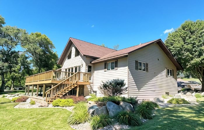 Spacious home with a large deck and ample space for beautiful sunset viewing!