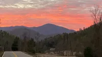 Cabins at Brush Creek Mtn-Bear Den - 3-Star