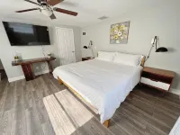 4BR/2.5BTH Beautiful Home with Covered Patio - 방갈로