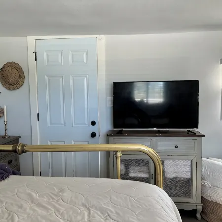 Charming studio in delightful La Mesa with WiFi, AC and Deck Отели рядом с достопримечательностью «Парк Лейк-Мюррей»