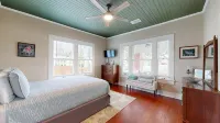 Historical Bungalo in downtown Schertz in between San Antonio & New Braunfels. - Wifi