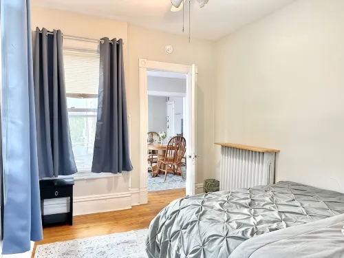 Downtown Oak Park/Fast WIFI/Free Parking/ Victorian Home/Sleeps 6 - Wifi
