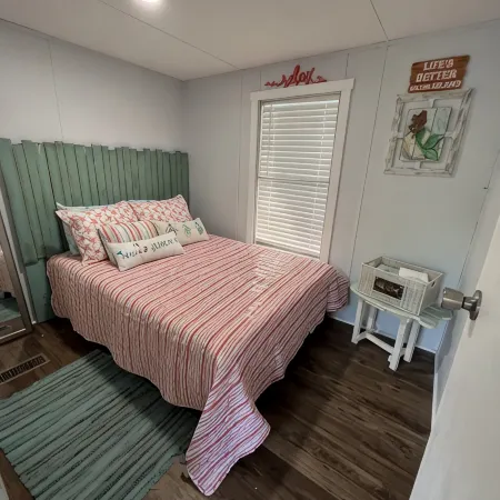 Adorable little Beach Getaway close to Surf City NC