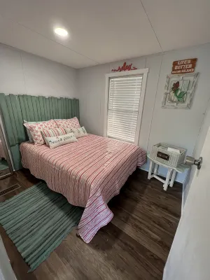 Adorable little Beach Getaway close to Surf City NC - 2-Star